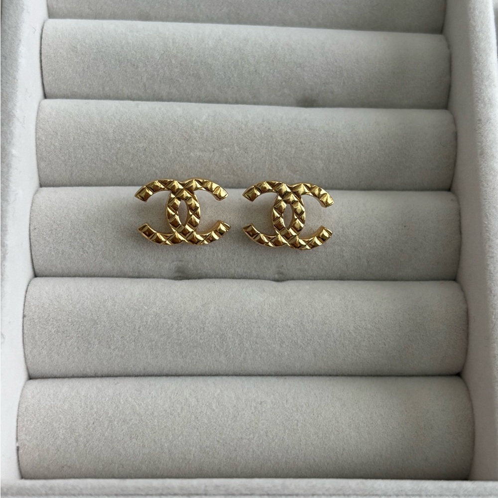 CHANEL Gold Geometric Earrings - Picture 2 of 2